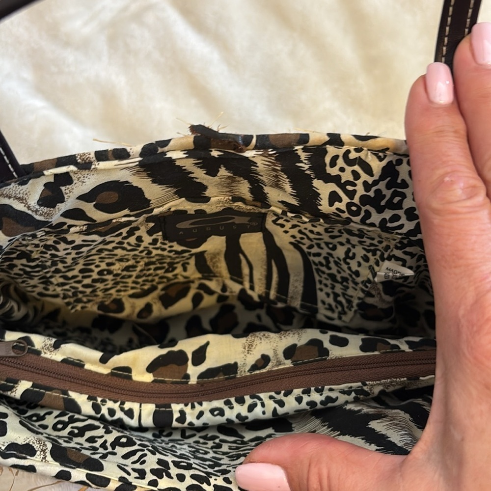 AUGUST BRAND..STRAW BAG HAS STRAW FRINGE ACCENT ANIMAL PRINT CLOTH INTERIOR 🤎 - Picture 6 of 9